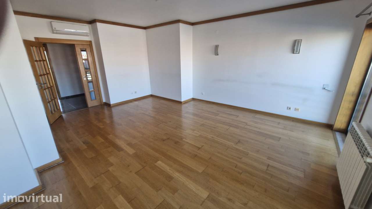 Apartamento T3 Duplex com 4 casas de banho - Grande imagem: 3/13