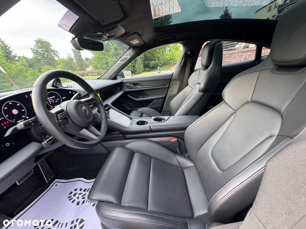 Porsche Taycan 105kWh Turbo - 10