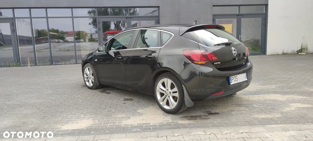 Opel Astra 1.7 CDTI DPF Cosmo - 11