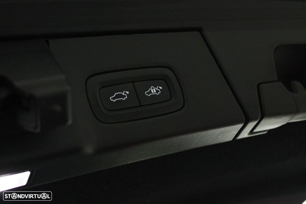 Volvo V90 2.0 B4 Momentum Plus Geartronic - 38