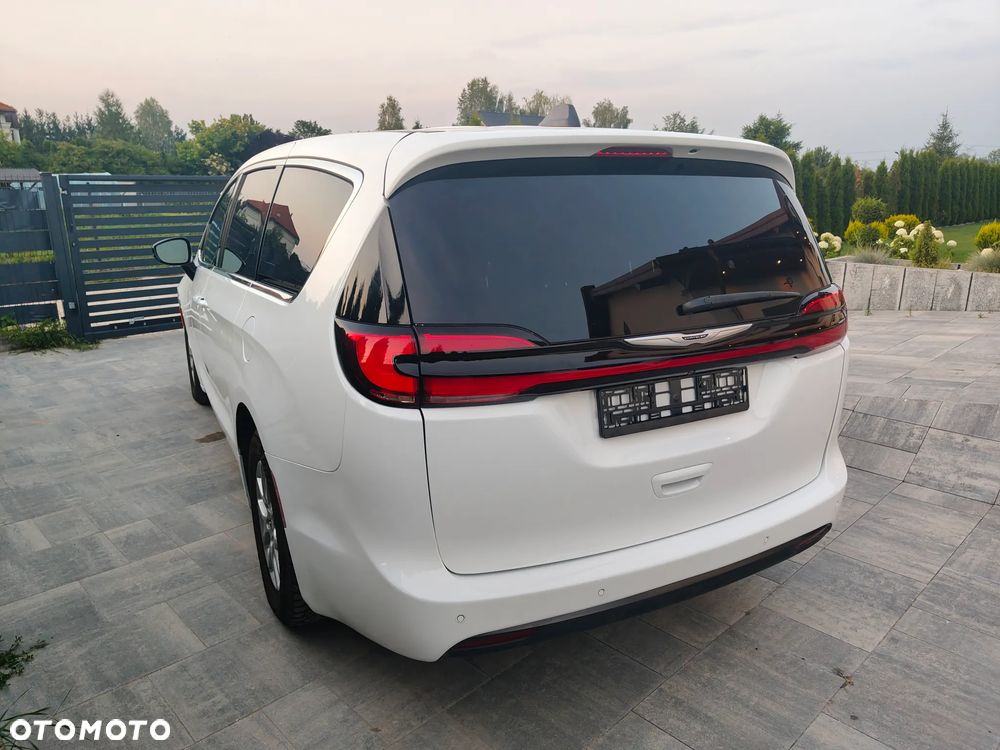 Chrysler Pacifica - 5