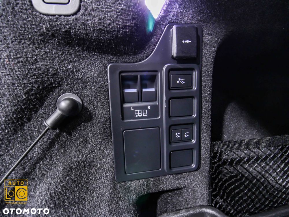 Land Rover Discovery ver-v-3-0-d250-mhev-r--dynamic-hse - 17