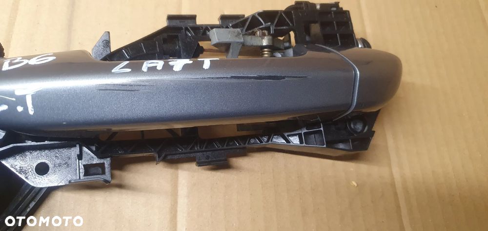 Klamka lewy tył tylna lewa mocowanie VW Passat B6 LA7T 3C0837885G - 7