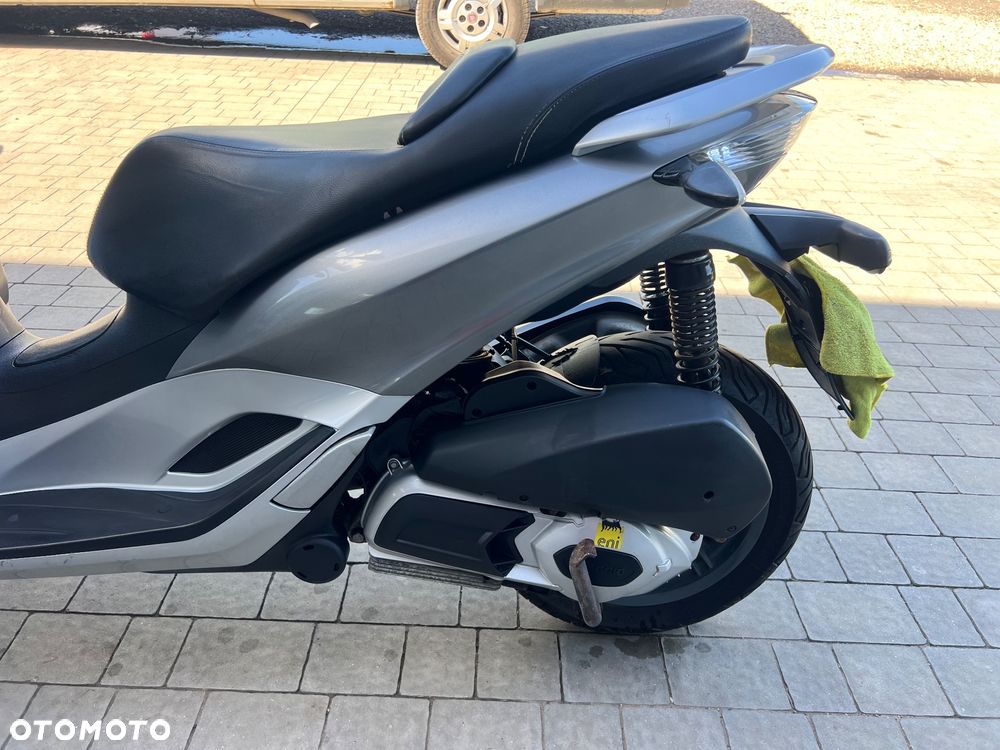 Piaggio MP-3 - 13
