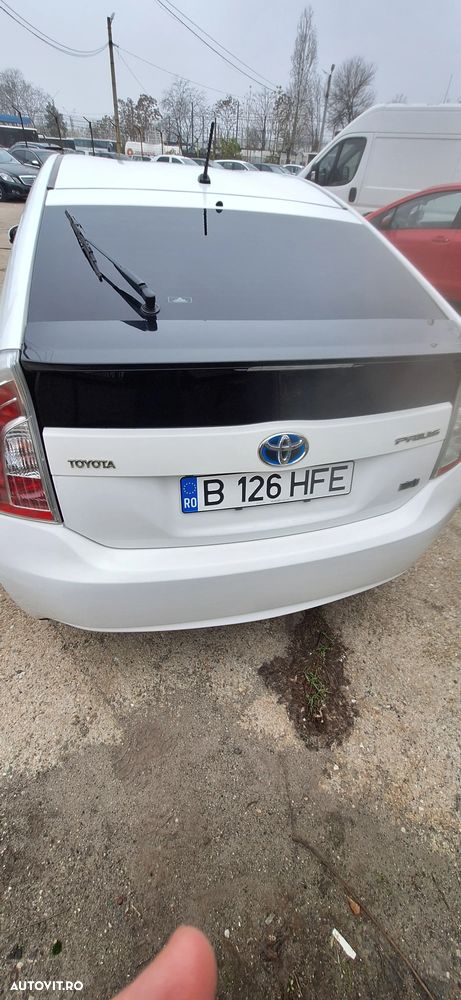 Toyota Prius - 4