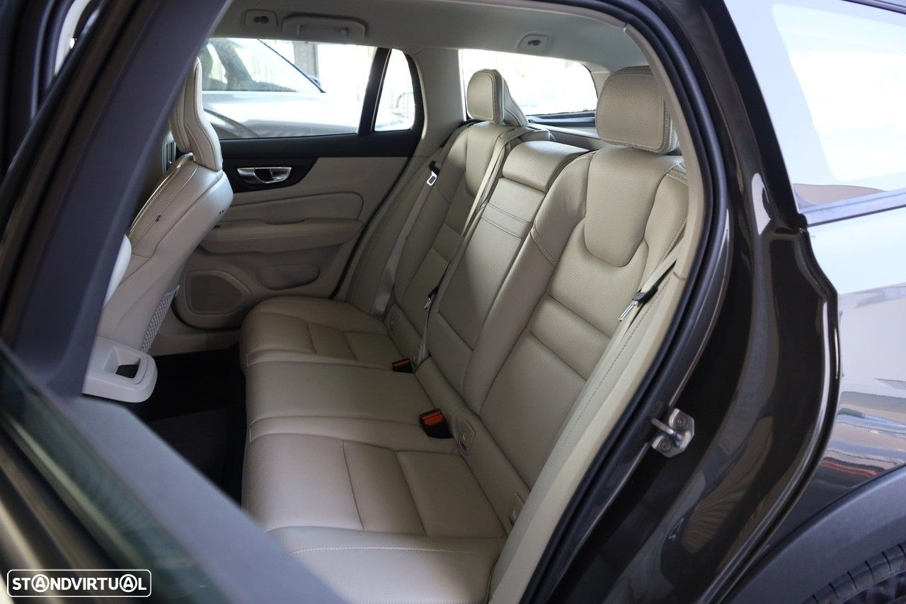 Volvo V60 Cross Country 2.0 D4 Momentum Geartronic - 8