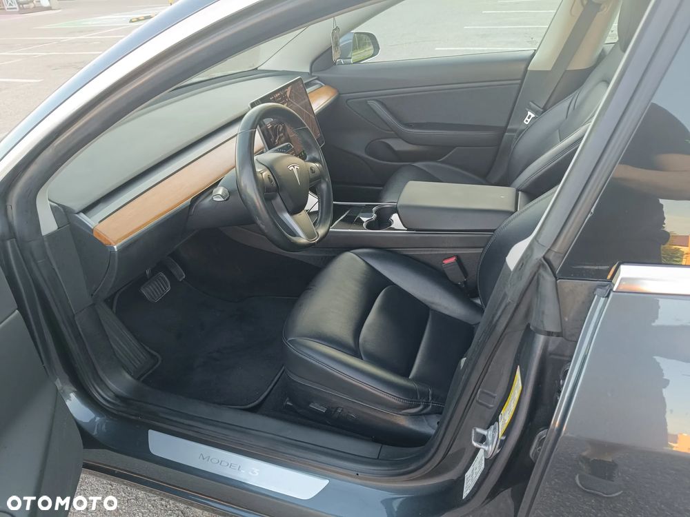 Tesla Model 3 - 5