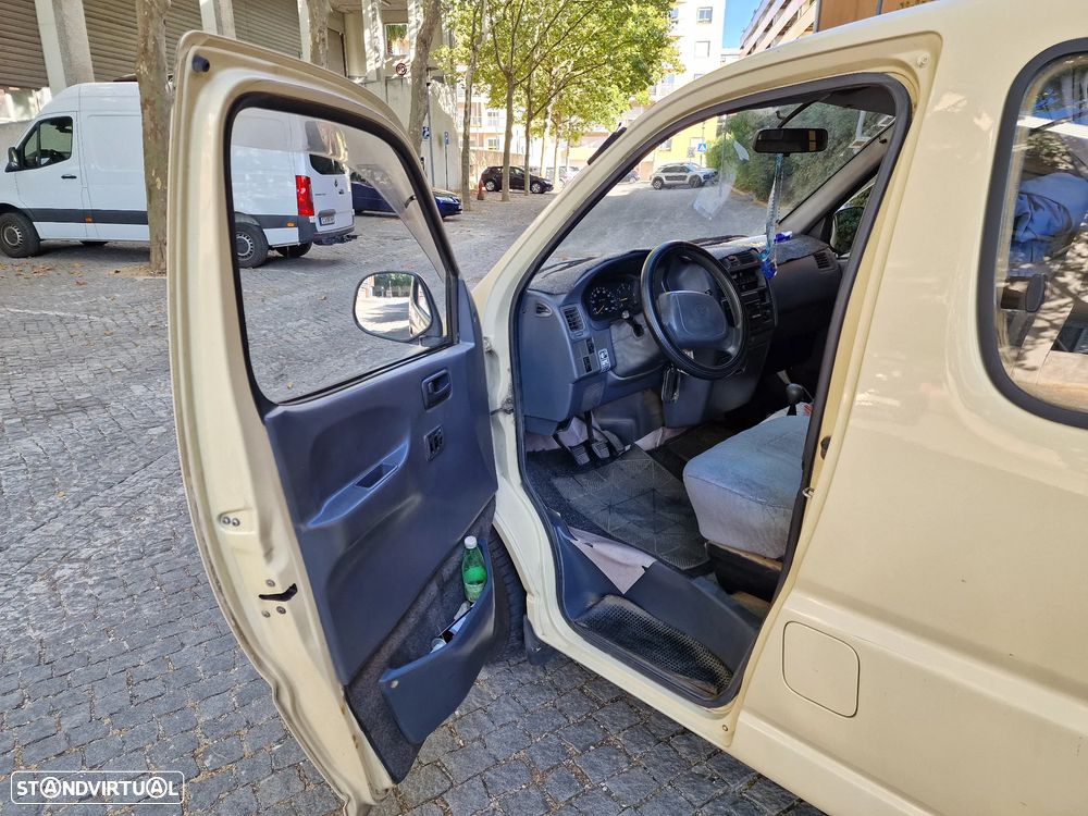Toyota HiAce 2.4 D LXH12LB - 5