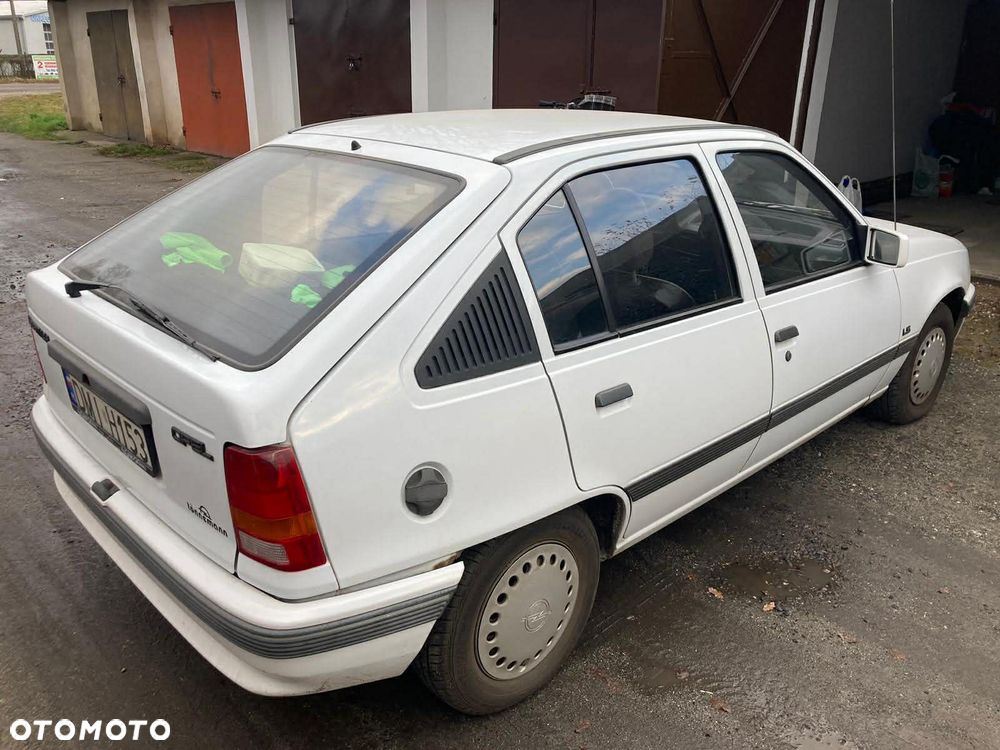 Opel Kadett 1.4 CS - 4