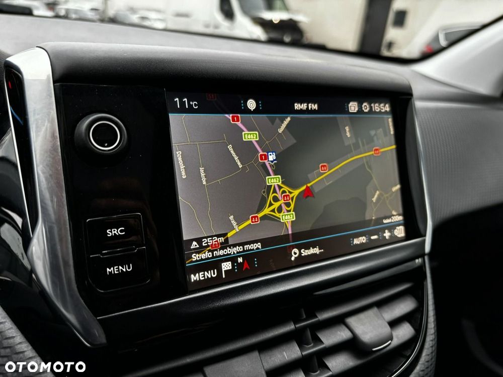 Peugeot 2008 1.2 Pure Tech Allure S&S - 9