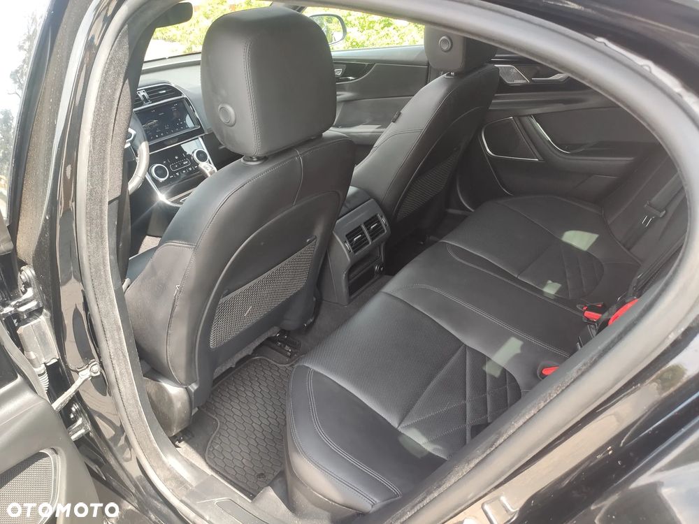 Jaguar XE P250 S - 21
