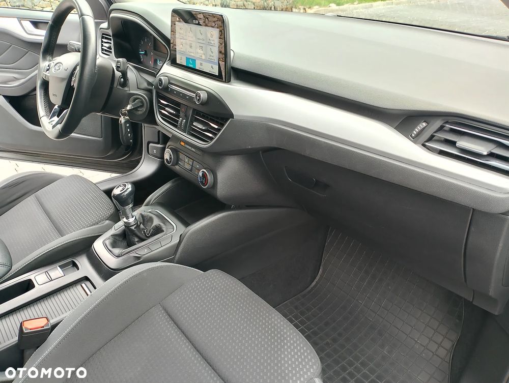 Ford Focus 1.5 TDCi SYNC Edition - 28