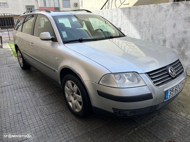 VW Passat Variant 1.9 TDi Highline - 3