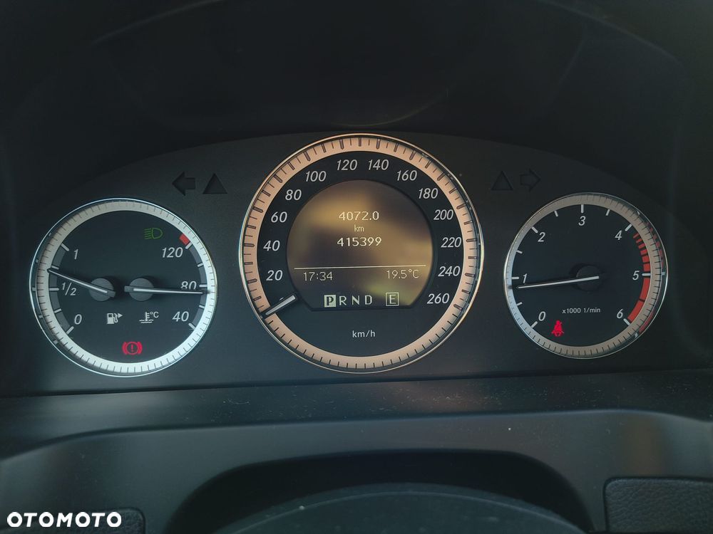Mercedes-Benz Klasa C 220 CDI DPF Automatik BlueEFFICIENCY - 26
