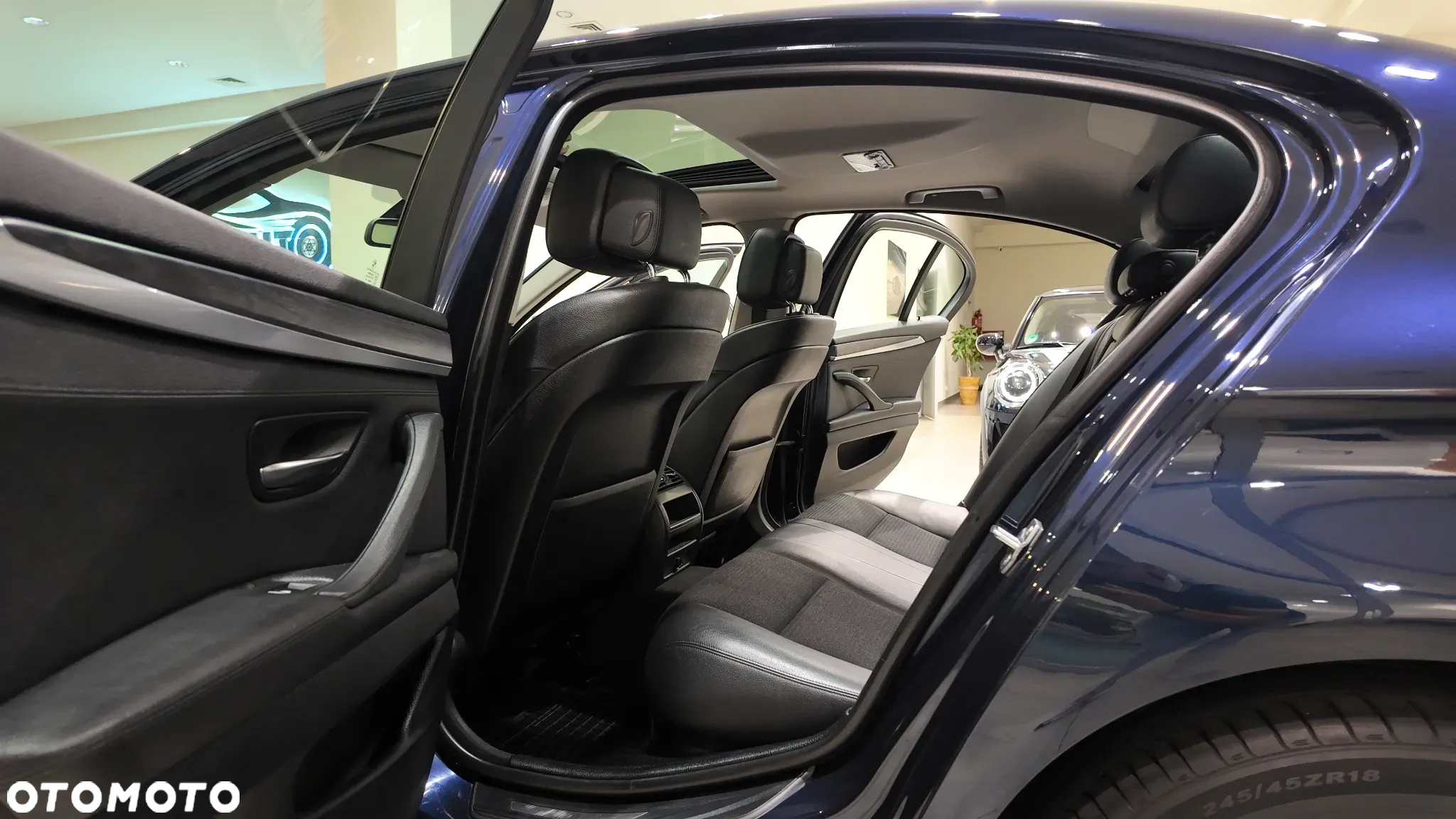 BMW Seria 5 520d - 32