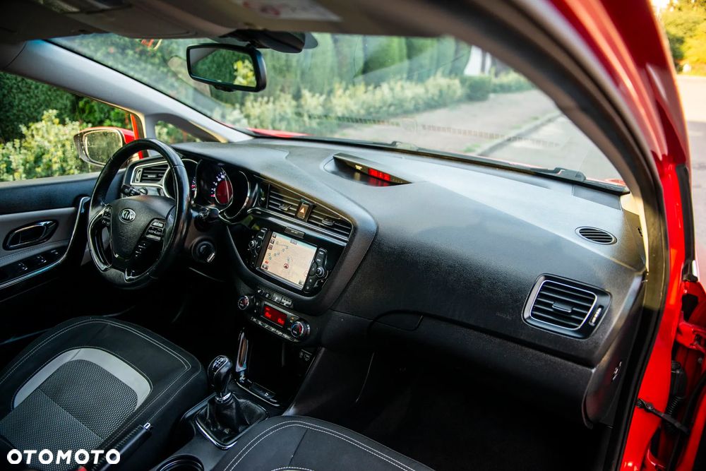 Kia Ceed 1.4 CVVT Dream Team Edition - 38