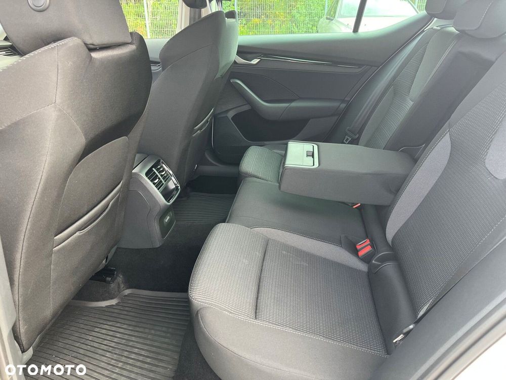 Skoda Octavia 1.5 TSI mHEV Selection DSG - 17