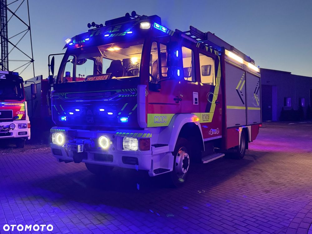 MAN Straż pożarna pojazd pożarniczy wóz strażacki MAN L80 GBA średni terenowy- uterenowiony 4x4 CNBOP 3000l wody wyciągarka mechaniczna reduktor blokady przedniego i tylnego mostu, maszt oświetleniowy - 6