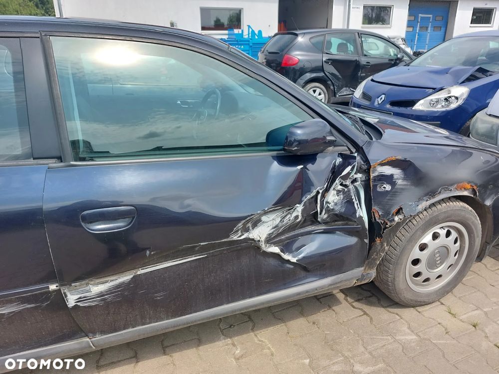 AUDI A3 8L  na części 3D 2001 1,6 i drzwi szyba silnik maska lusterko - 15