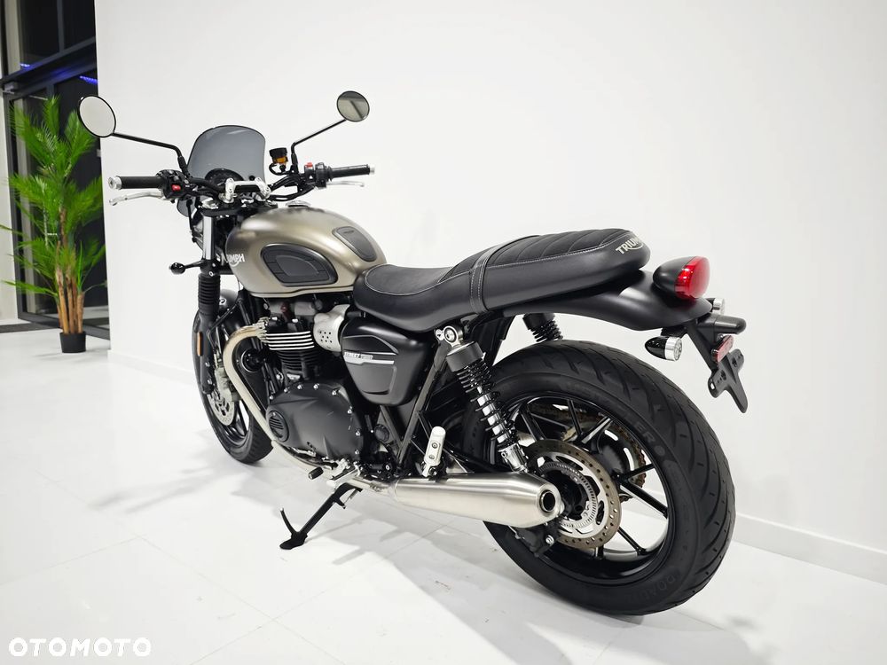 Triumph Bonneville - 16