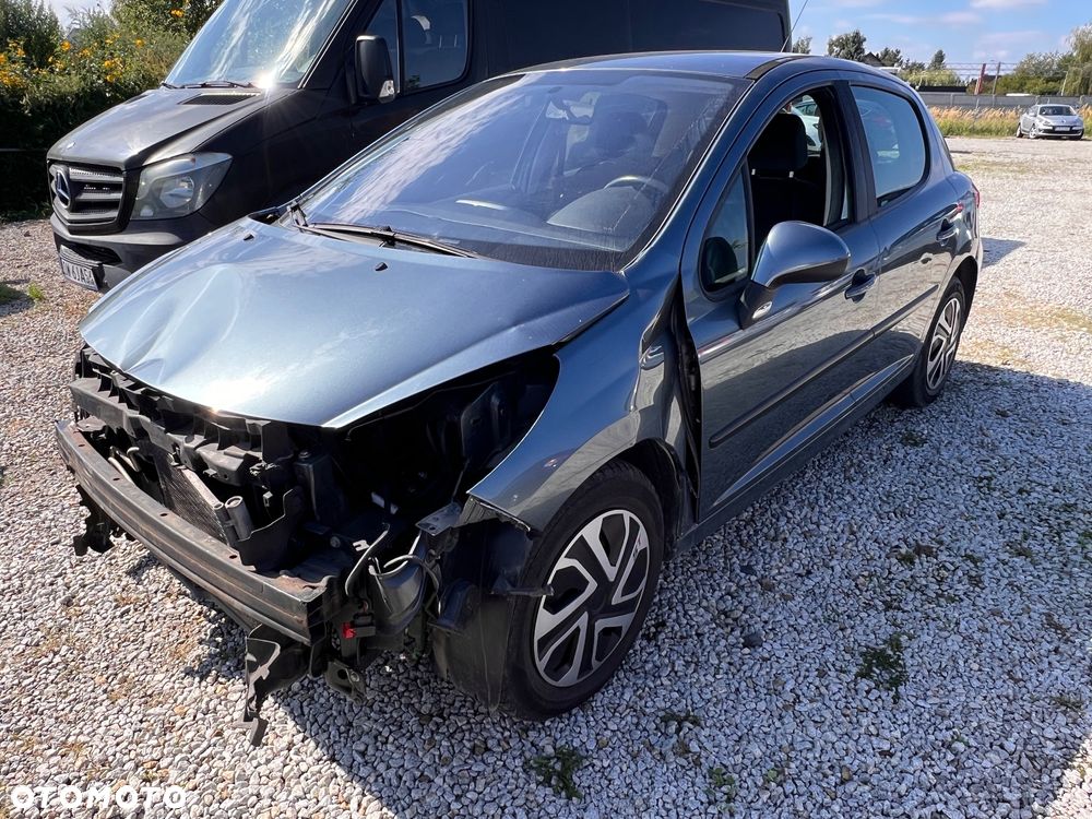 Peugeot 207 - 1
