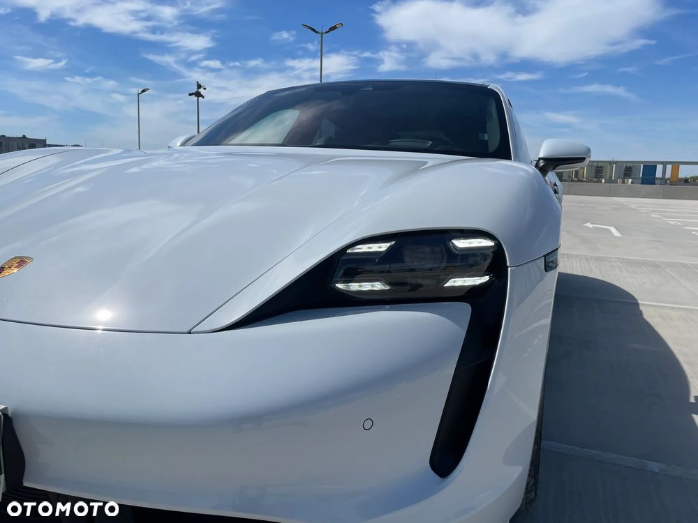 Porsche Taycan Turbo - 13