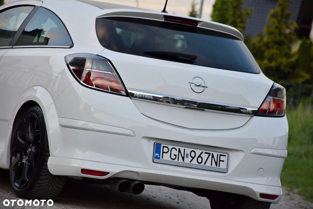 Opel Astra 1.8 Black&White - 11