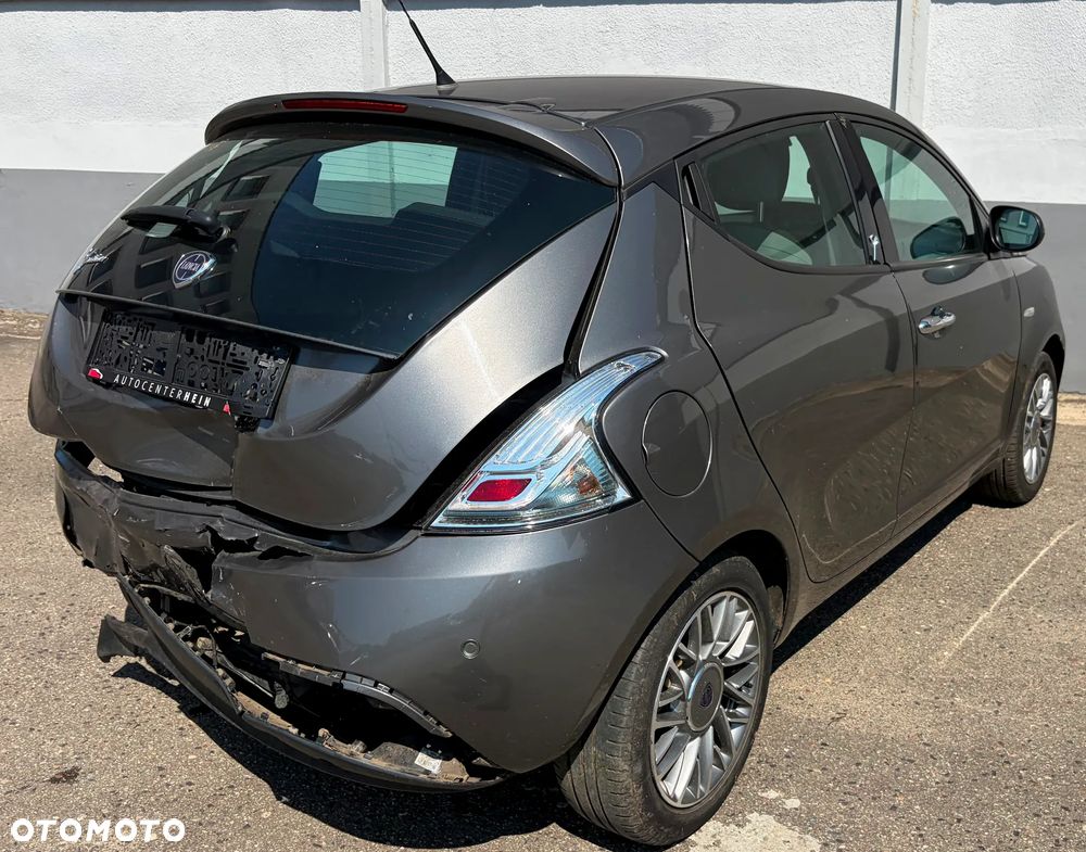 Lancia Ypsilon 1.2 8V Gold - 24