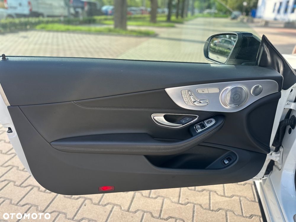 Mercedes-Benz Klasa C 300 9G-TRONIC AMG Line - 13