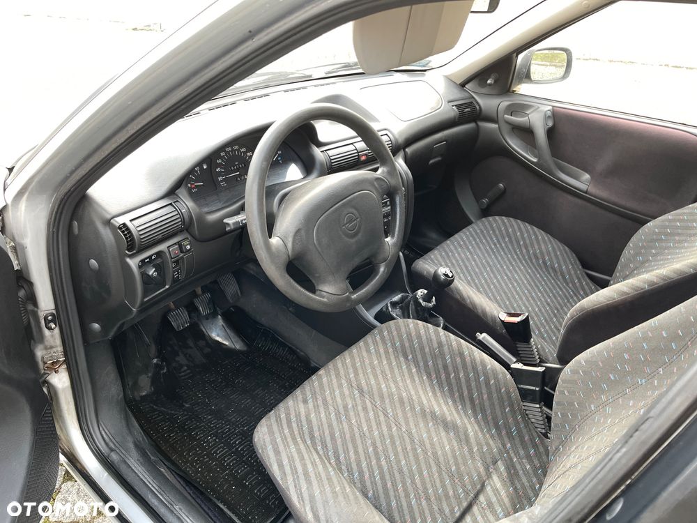 Opel Astra 1.4 GL - 9