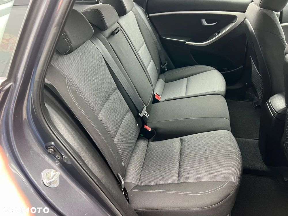 Hyundai i30 1.6 CRDi Automatik Style - 11