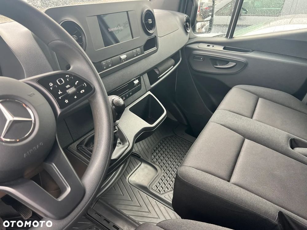 Mercedes-Benz Sprinter - 39
