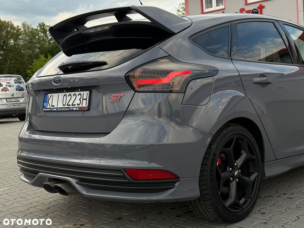 Ford Focus 2.0 EcoBoost ST - 9