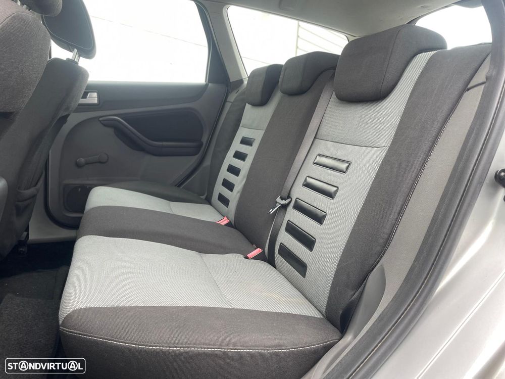 Ford Focus SW 1.6 TDCi Titanium - 12