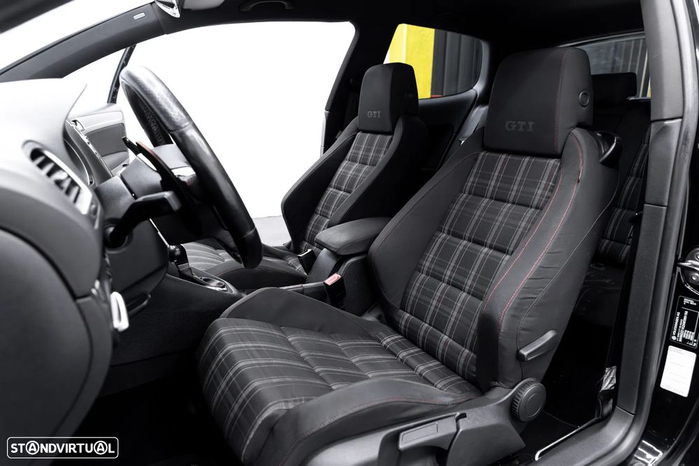 VW Golf 2.0 GTI DSG - 35