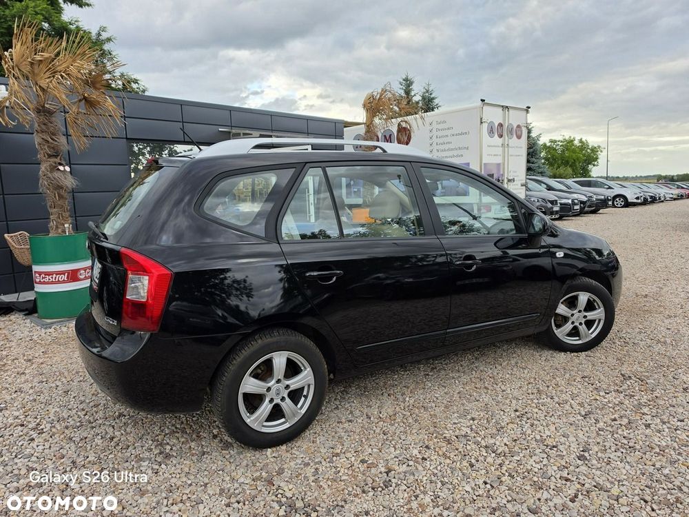 Kia Carens - 26