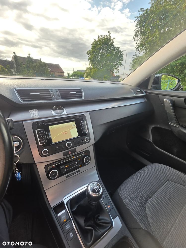 Volkswagen Passat 1.6 TDI Comfortline - 25