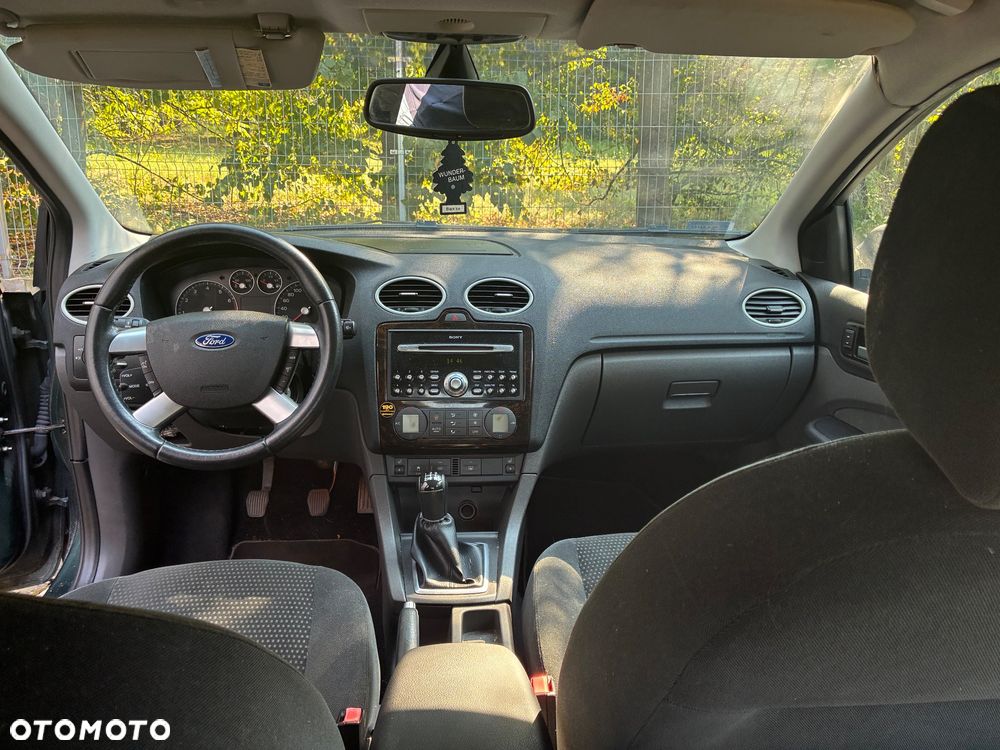 Ford Focus 1.6 Ghia - 8