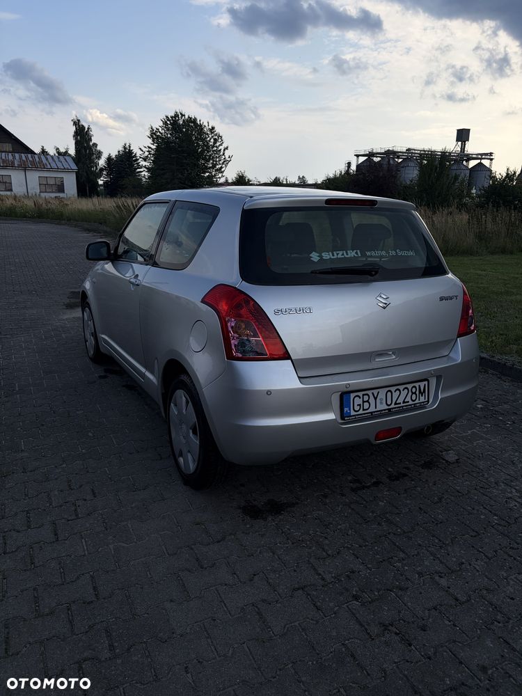 Suzuki Swift - 3