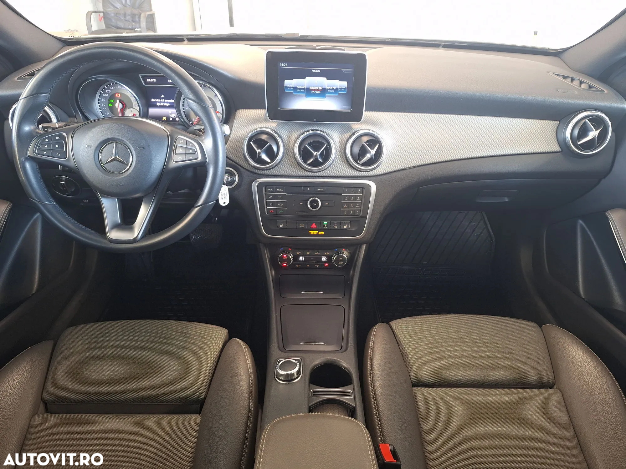 Mercedes-Benz GLA - 12