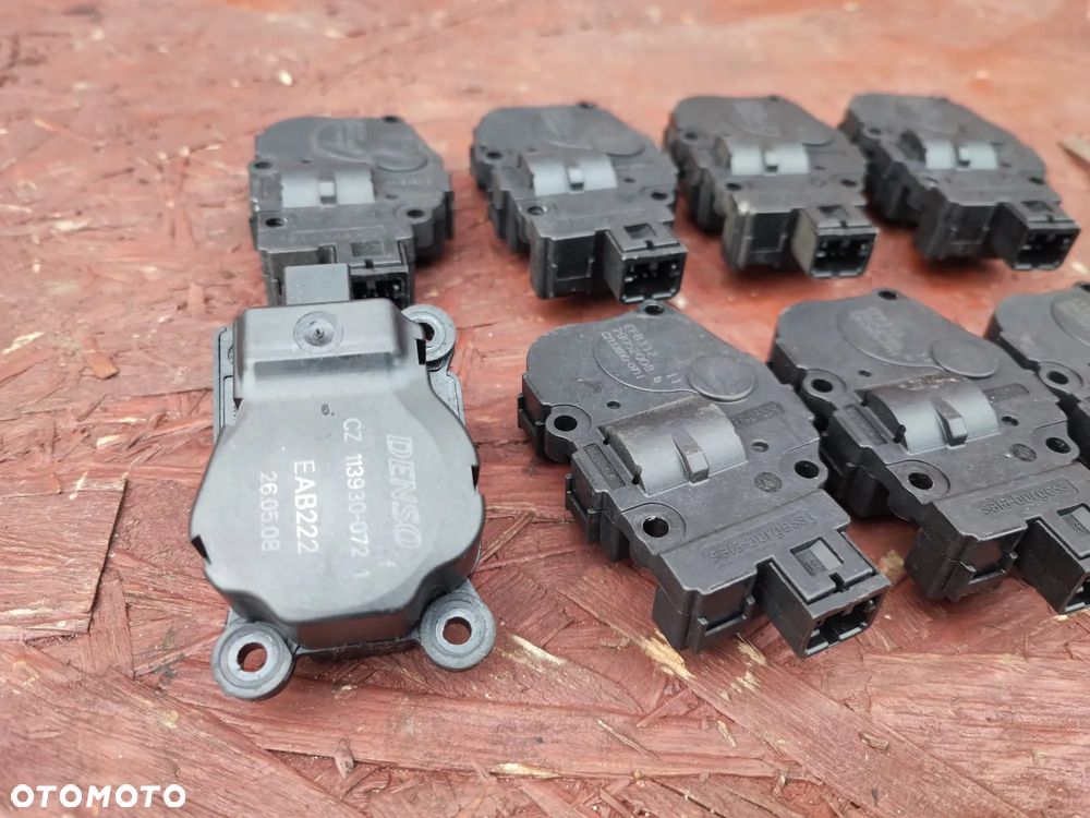 BMW E70 / E70 LCI / E71 / E72 / E81 / E82 / E84 / E85 / E86 / E87 / E87 LCI / E88 / E89 / E90 / E90 LCI / E91 / E91 LCI / E92 / E92 LCI / E93 / E93 LCI / F15 / F16 / F21 / F22 / F25 / F26 / F30 / F31 / F32 / F33 / F34 / F36 / F39 / F80 / F80 LCI / F82 / F83 / F85 / F86 / I01 / I12. ORYGINALNE SILNICZKI REGULACJI KLAP NAGRZEWNICY / CZUJNIKI TEMPERATURY POWIETRZA WEWNĘTRZNEGO. O NR: 9 231 884 / 6 915 391 / 0 151 687 OEM. BARDZO DOBRY STAN TECHNICZNY. - 4