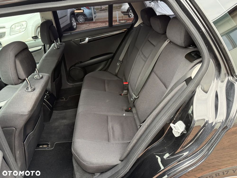 Mercedes-Benz Klasa C 220 CDI DPF (BlueEFFICIENCY) Elegance - 21