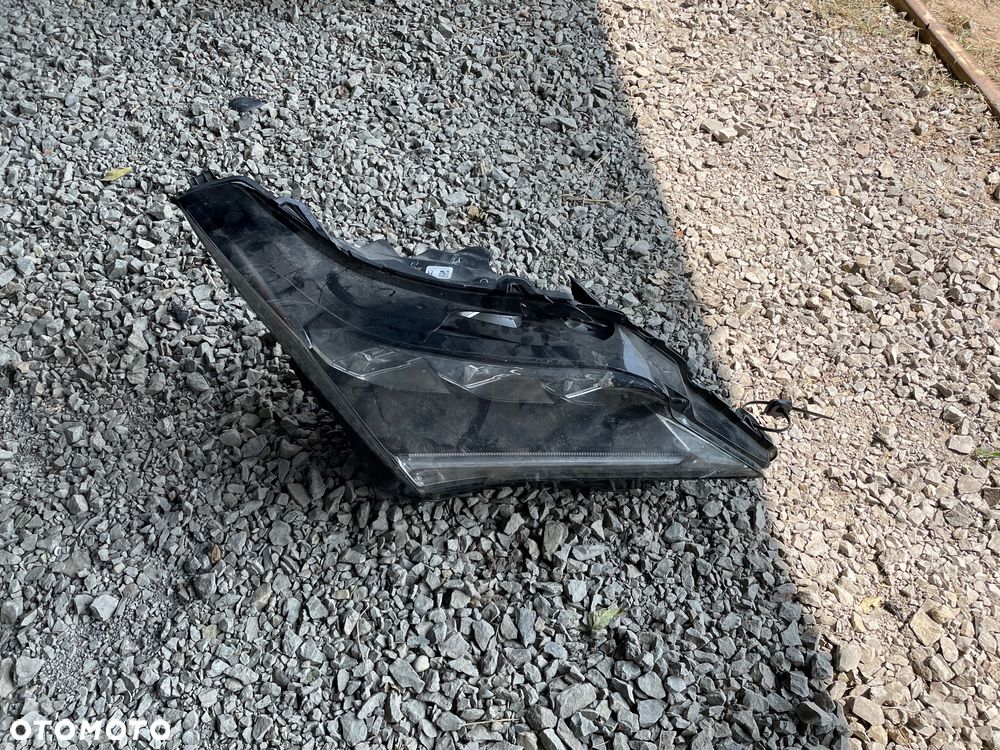 LAMPA PRAWY PRZÓD LEXUS RX450H 2016-2021 - 1