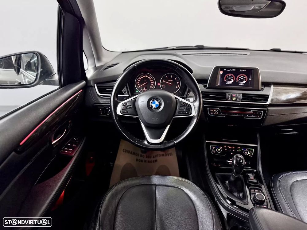 BMW 218 Active Tourer d Line Luxury - 26