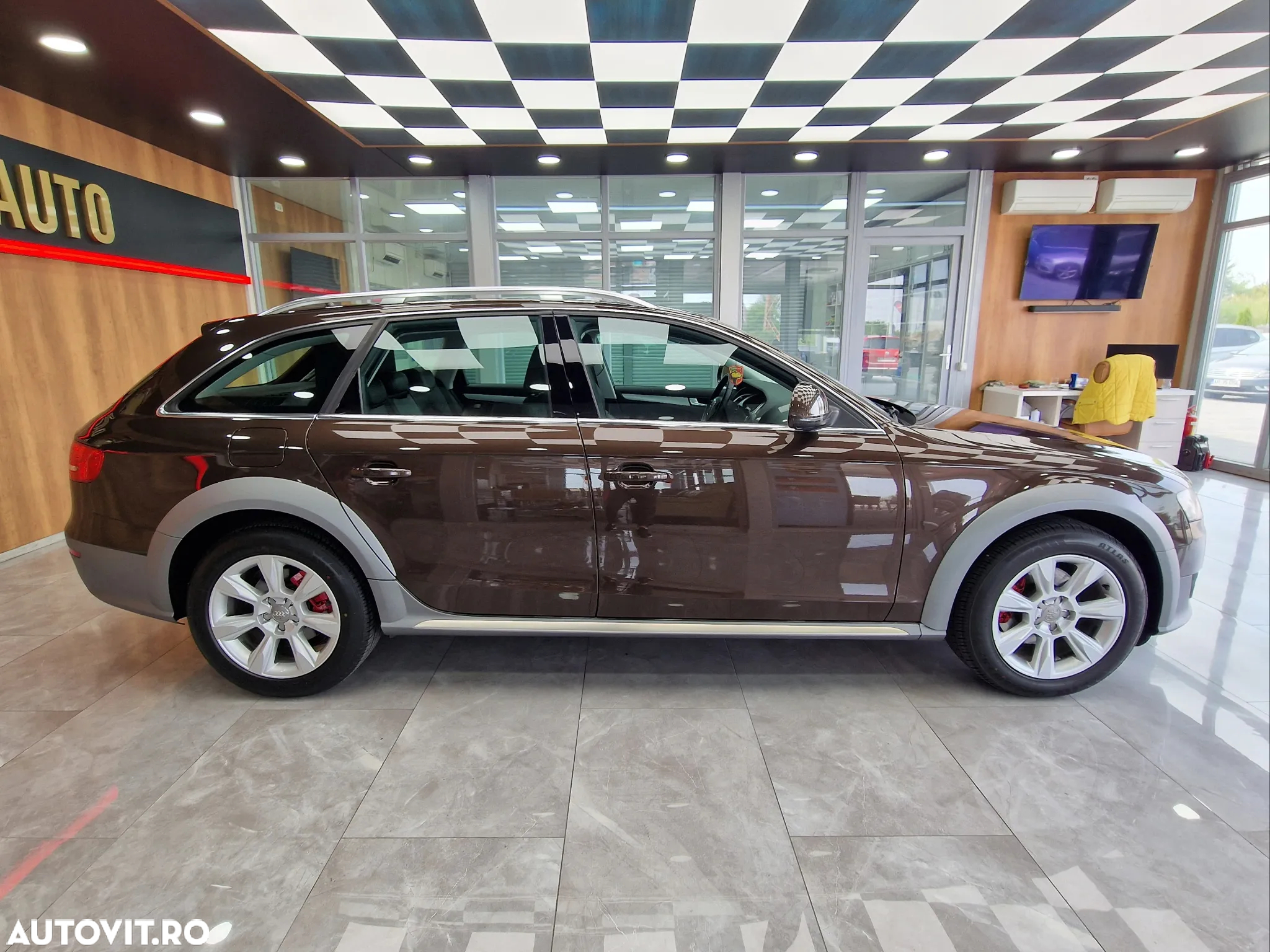 Audi A4 Allroad 2.0 TDI Quattro - 14