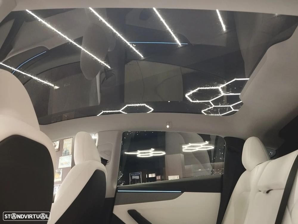 Tesla Model Y - 19
