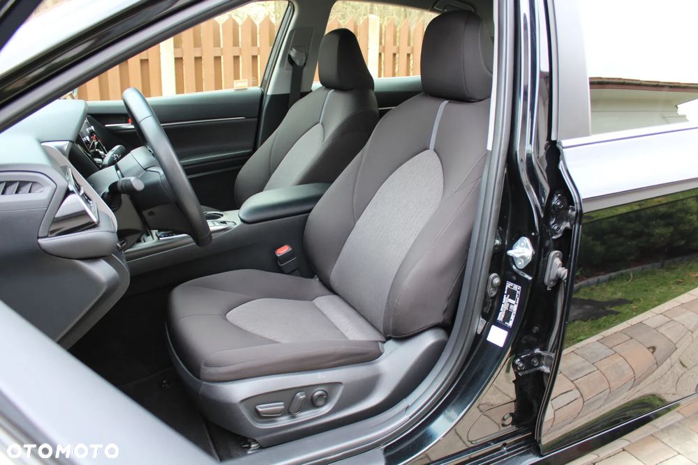 Toyota Camry 2.5 Hybrid Comfort CVT - 34