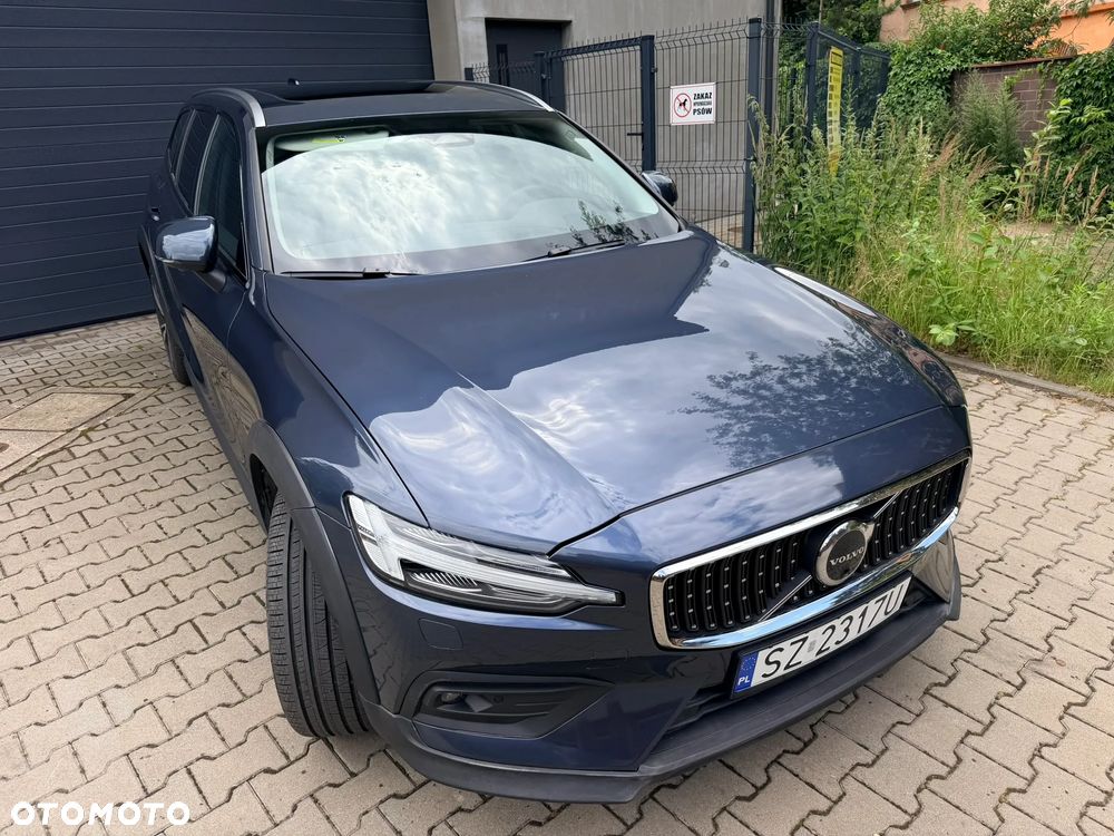 Volvo V60 Cross Country B5 B AWD Plus - 4