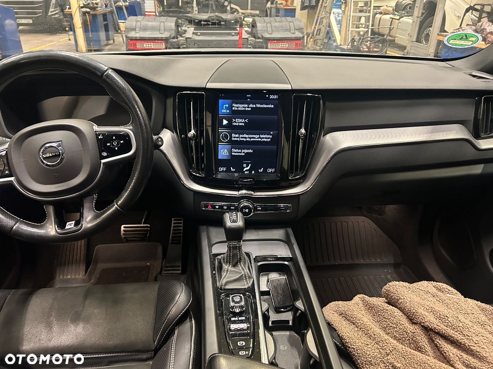 Volvo XC 60 D4 AWD R-Design - 24