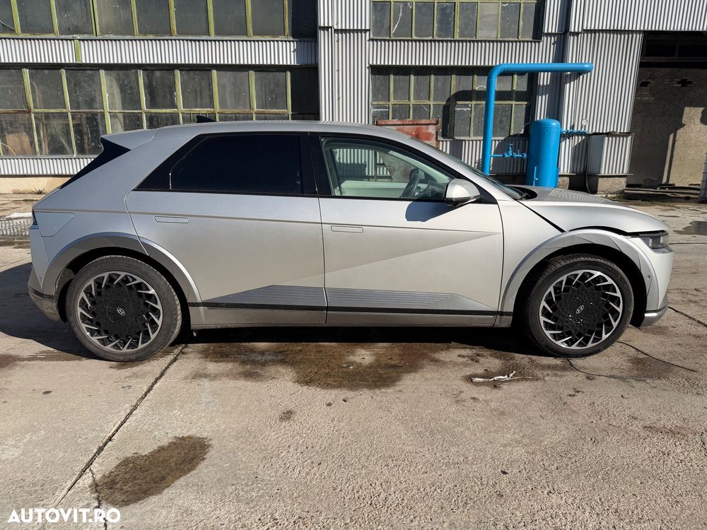 Hyundai IONIQ - 7